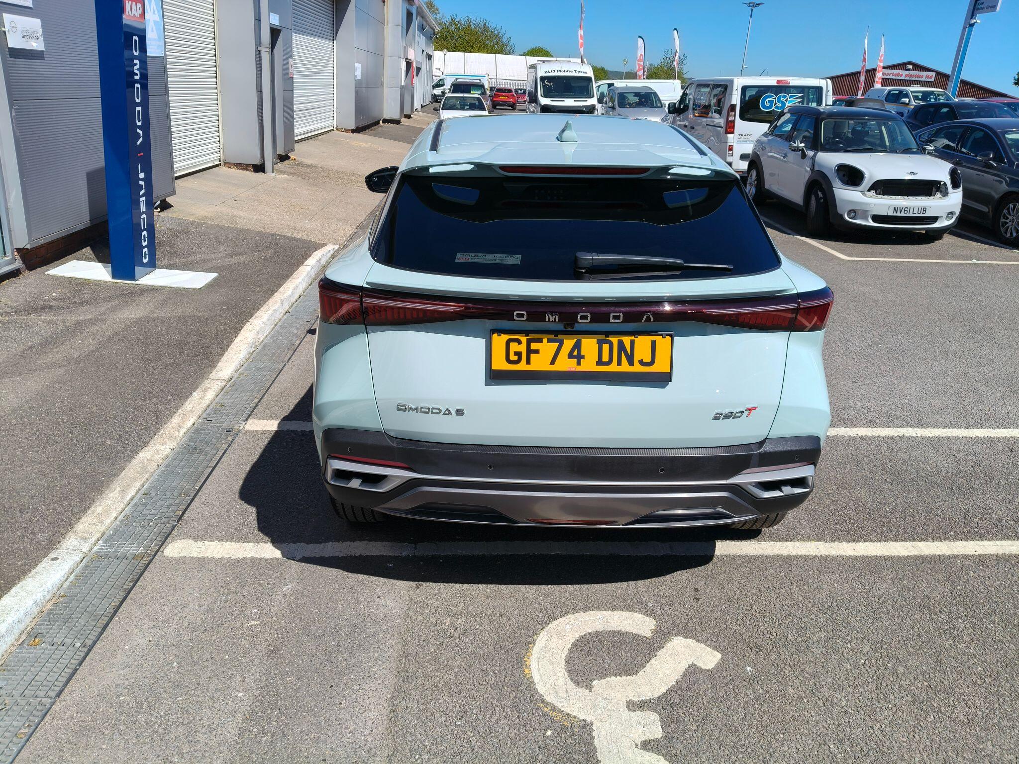 Large vehicle image